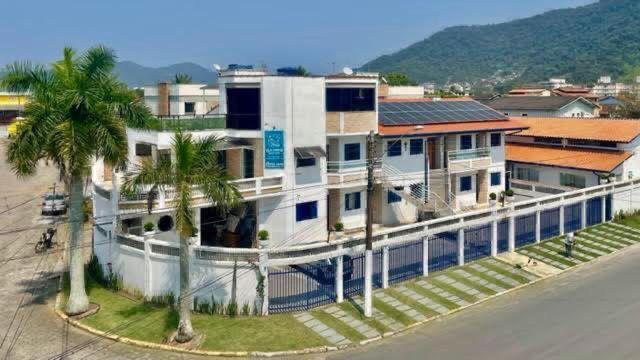 Vila Lorenzi & Apartamentos Ubatuba Exterior foto